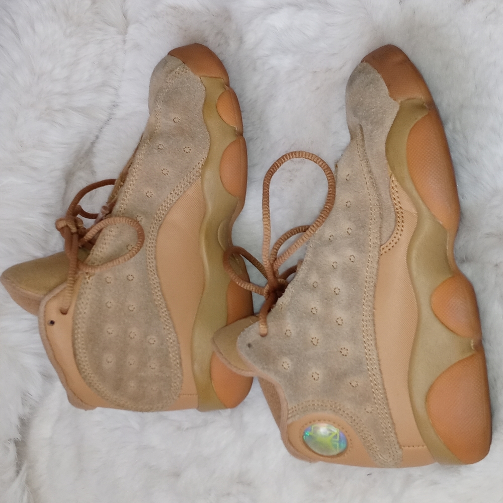 Size 13.5 little kids jordans - Picture 9 of 10